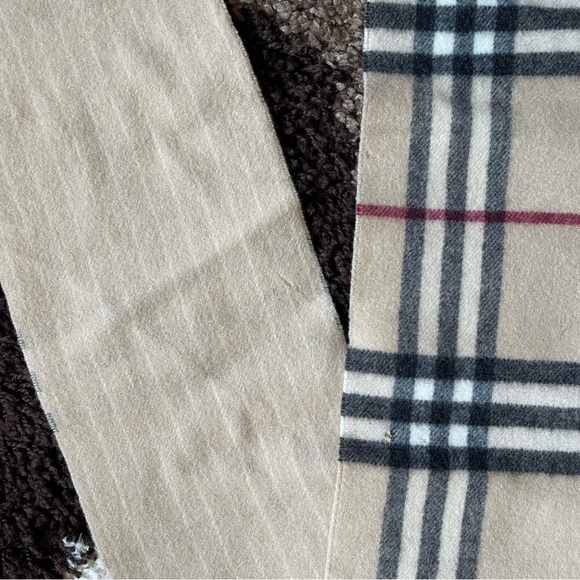 Burberry Cashmere/Wool Classic Check Scarf - Picture 7 of 8